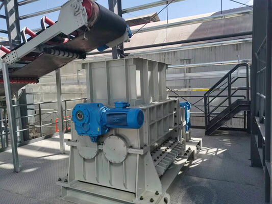 30〜120トン/h グレーのダブル歯のロール・ブレッシャー BBTメーカーからの粘土レンガ製造のための原材料の粉砕