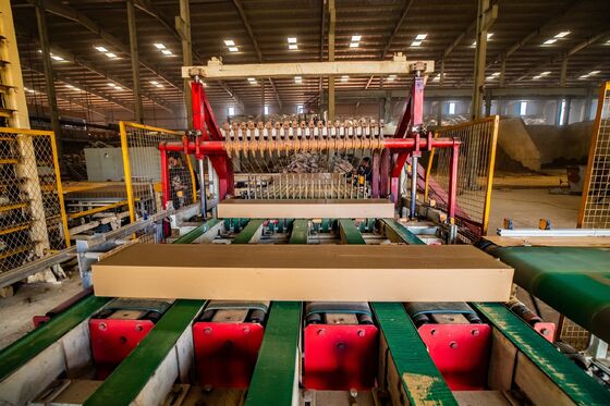 100 トン/日から1200 トン/日 粘土空洞ブロックと固体レンガの切削のための同期ダウンプレス切削機械