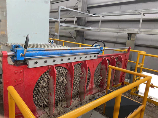 赤いレンガ ブロック 混合機 オートフィルター 粘土材料のためのダブルシャフトミキサー機械