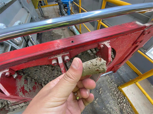 赤いレンガ ブロック 混合機 オートフィルター 粘土材料のためのダブルシャフトミキサー機械