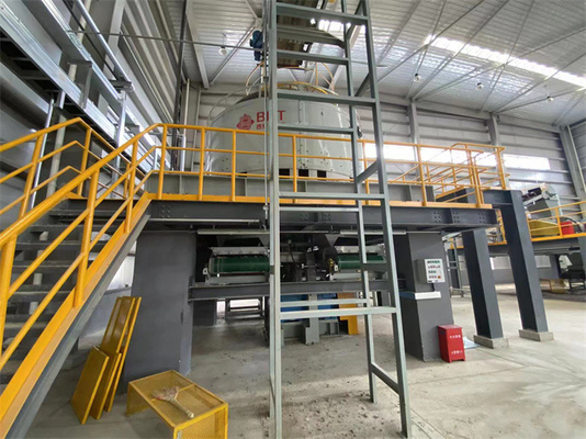 レンガの濡れパンの工場,磨き工場 双輪機 粉砕機 粘土砂の磨き機 空洞のレンガ 陶器の粘土のレンガを作る機械