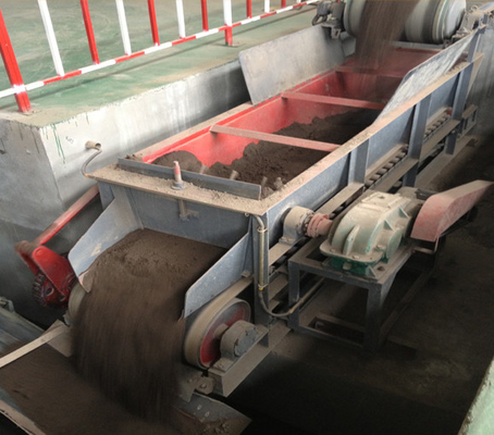 ベルトタイプ 泥石材シメントボックスフィッダー レンガ製造機械 自動原材料混合機