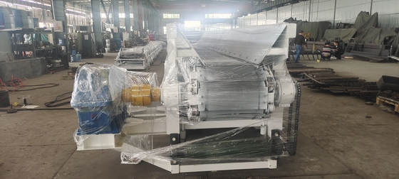 大容量 TCNL粘土材料 1175 mm チェントラベルトラックセンター距離のレンガボックスフィッダーマシン