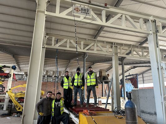 粘土レンガ生産ライン向け全自動パレットレスレンガ荷卸し・梱包システム