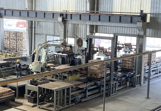 粘土レンガ生産ライン向け全自動パレットレスレンガ荷卸し・梱包システム